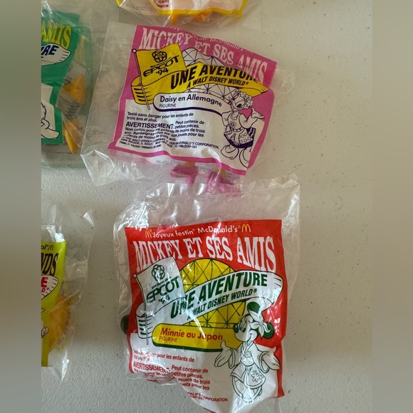 Disney McDonald’s Epcot Adventure at Disney World Figures - Picture 5 of 6